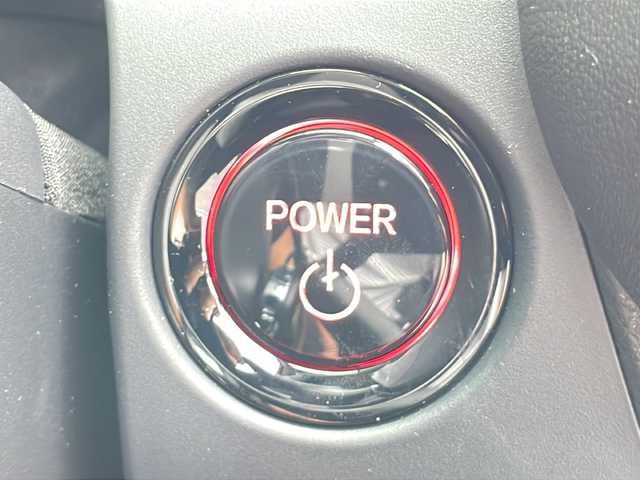 ホンダ ＺＲ－Ｖ ハイブリッド e:HEV Z 熊本県 2024(令6)年 0.6万km プラチナホワイトパール ワンオーナー/Honda CONNECT ディスプレー（メーカー標準９インチ）/フルセグTV/AppleCarPlay/AndroidAuto/Bluetooth/USB/iPod/全方位カメラ/ホンダセンシング/レーダークルーズコントロール/衝突被害軽減システム/ブラインドスポットモニター/前後コーナーセンサー/プレミアムサウンド（BOSE）/ワイヤレス充電/本革シート（黒色）/運転席・助手席シートヒーター・ステアリングヒーター/運転席・助手席パワーシート・シートメモリ/ビルトインETC2.0/電動パーキング・ブレーキホールド/MTモード付AT・パドルシフト/LEDヘッドライト/オートライト・オートマチックハイビーム/純正18インチハイビーム/純正フロアマット・Clazzio製フロアマット（防汚のため）/スマートキー/スペアキーあり/プッシュスタート/禁煙車