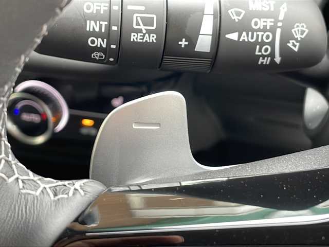 ホンダ ＺＲ－Ｖ ハイブリッド e:HEV Z 熊本県 2024(令6)年 0.6万km プラチナホワイトパール ワンオーナー/Honda CONNECT ディスプレー（メーカー標準９インチ）/フルセグTV/AppleCarPlay/AndroidAuto/Bluetooth/USB/iPod/全方位カメラ/ホンダセンシング/レーダークルーズコントロール/衝突被害軽減システム/ブラインドスポットモニター/前後コーナーセンサー/プレミアムサウンド（BOSE）/ワイヤレス充電/本革シート（黒色）/運転席・助手席シートヒーター・ステアリングヒーター/運転席・助手席パワーシート・シートメモリ/ビルトインETC2.0/電動パーキング・ブレーキホールド/MTモード付AT・パドルシフト/LEDヘッドライト/オートライト・オートマチックハイビーム/純正18インチハイビーム/純正フロアマット・Clazzio製フロアマット（防汚のため）/スマートキー/スペアキーあり/プッシュスタート/禁煙車