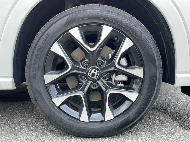 ホンダ ＺＲ－Ｖ ハイブリッド e:HEV Z 岐阜県 2024(令6)年 0.6万km プラチナホワイトパール ワンオーナー/Honda CONNECT ディスプレー（メーカー標準９インチ）/フルセグTV/AppleCarPlay/AndroidAuto/Bluetooth/USB/iPod/全方位カメラ/ホンダセンシング/レーダークルーズコントロール/衝突被害軽減システム/ブラインドスポットモニター/前後コーナーセンサー/プレミアムサウンド（BOSE）/ワイヤレス充電/本革シート（黒色）/運転席・助手席シートヒーター・ステアリングヒーター/運転席・助手席パワーシート・シートメモリ/ビルトインETC2.0/電動パーキング・ブレーキホールド/MTモード付AT・パドルシフト/LEDヘッドライト/オートライト・オートマチックハイビーム/純正18インチハイビーム/純正フロアマット・Clazzio製フロアマット（防汚のため）/スマートキー/スペアキーあり/プッシュスタート/禁煙車