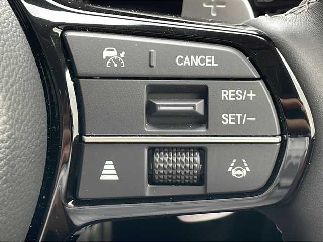 ホンダ ＺＲ－Ｖ ハイブリッド e:HEV Z 岐阜県 2024(令6)年 0.6万km プラチナホワイトパール ワンオーナー/Honda CONNECT ディスプレー（メーカー標準９インチ）/フルセグTV/AppleCarPlay/AndroidAuto/Bluetooth/USB/iPod/全方位カメラ/ホンダセンシング/レーダークルーズコントロール/衝突被害軽減システム/ブラインドスポットモニター/前後コーナーセンサー/プレミアムサウンド（BOSE）/ワイヤレス充電/本革シート（黒色）/運転席・助手席シートヒーター・ステアリングヒーター/運転席・助手席パワーシート・シートメモリ/ビルトインETC2.0/電動パーキング・ブレーキホールド/MTモード付AT・パドルシフト/LEDヘッドライト/オートライト・オートマチックハイビーム/純正18インチハイビーム/純正フロアマット・Clazzio製フロアマット（防汚のため）/スマートキー/スペアキーあり/プッシュスタート/禁煙車