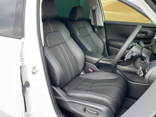 ホンダ ＺＲ－Ｖ ハイブリッド e:HEV Z 岐阜県 2024(令6)年 0.6万km プラチナホワイトパール ワンオーナー/Honda CONNECT ディスプレー（メーカー標準９インチ）/フルセグTV/AppleCarPlay/AndroidAuto/Bluetooth/USB/iPod/全方位カメラ/ホンダセンシング/レーダークルーズコントロール/衝突被害軽減システム/ブラインドスポットモニター/前後コーナーセンサー/プレミアムサウンド（BOSE）/ワイヤレス充電/本革シート（黒色）/運転席・助手席シートヒーター・ステアリングヒーター/運転席・助手席パワーシート・シートメモリ/ビルトインETC2.0/電動パーキング・ブレーキホールド/MTモード付AT・パドルシフト/LEDヘッドライト/オートライト・オートマチックハイビーム/純正18インチハイビーム/純正フロアマット・Clazzio製フロアマット（防汚のため）/スマートキー/スペアキーあり/プッシュスタート/禁煙車
