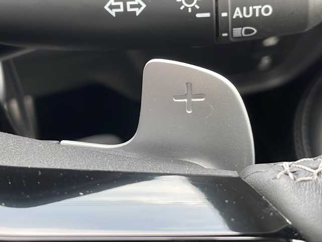 ホンダ ＺＲ－Ｖ ハイブリッド e:HEV Z 熊本県 2024(令6)年 0.6万km プラチナホワイトパール ワンオーナー/Honda CONNECT ディスプレー（メーカー標準９インチ）/フルセグTV/AppleCarPlay/AndroidAuto/Bluetooth/USB/iPod/全方位カメラ/ホンダセンシング/レーダークルーズコントロール/衝突被害軽減システム/ブラインドスポットモニター/前後コーナーセンサー/プレミアムサウンド（BOSE）/ワイヤレス充電/本革シート（黒色）/運転席・助手席シートヒーター・ステアリングヒーター/運転席・助手席パワーシート・シートメモリ/ビルトインETC2.0/電動パーキング・ブレーキホールド/MTモード付AT・パドルシフト/LEDヘッドライト/オートライト・オートマチックハイビーム/純正18インチハイビーム/純正フロアマット・Clazzio製フロアマット（防汚のため）/スマートキー/スペアキーあり/プッシュスタート/禁煙車