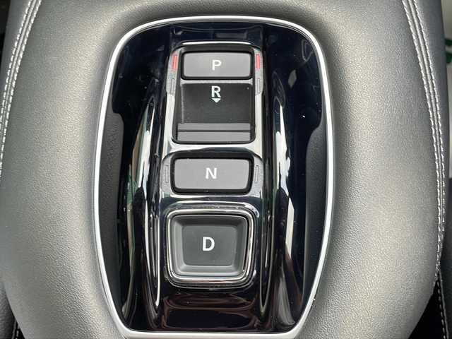 ホンダ ＺＲ－Ｖ ハイブリッド e:HEV Z 熊本県 2024(令6)年 0.6万km プラチナホワイトパール ワンオーナー/Honda CONNECT ディスプレー（メーカー標準９インチ）/フルセグTV/AppleCarPlay/AndroidAuto/Bluetooth/USB/iPod/全方位カメラ/ホンダセンシング/レーダークルーズコントロール/衝突被害軽減システム/ブラインドスポットモニター/前後コーナーセンサー/プレミアムサウンド（BOSE）/ワイヤレス充電/本革シート（黒色）/運転席・助手席シートヒーター・ステアリングヒーター/運転席・助手席パワーシート・シートメモリ/ビルトインETC2.0/電動パーキング・ブレーキホールド/MTモード付AT・パドルシフト/LEDヘッドライト/オートライト・オートマチックハイビーム/純正18インチハイビーム/純正フロアマット・Clazzio製フロアマット（防汚のため）/スマートキー/スペアキーあり/プッシュスタート/禁煙車