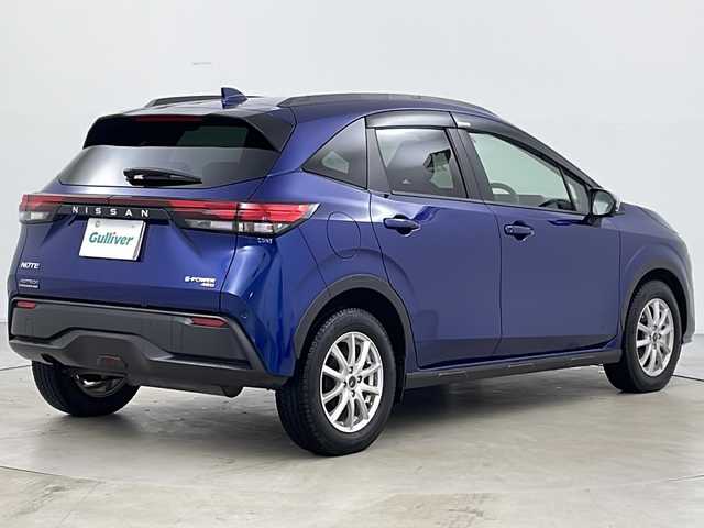 日産 ノート オーテック クロスオーバーFOUR 長野県 2022(令4)年 2.8万km オーロラフレアブルーパール ・４ＷＤ/・ワンオーナー車/・純正ナビ＆ＴＶ＆ＢＴ＆ＤＶＤ＆ＣＤ/・全方位カメラ/・エマージェンシーブレーキ/・車線逸脱警報/・車線逸脱防止支援/・後方車輛検知警報/・後側方衝突防止支援/・標識検知支援/・駐車支援/・後退時車両検知警報/・ふらつき警報/・寒冷地仕様/・レザー調シート/・前席シートヒーター/・革巻きハンドル/・ステアリングヒーター/・ドアミラーウィンカー＆ヒーター/・オートライト/・オートマチックハイビーム/・ＬＥＤヘッドライト/・ＬＥＤフォグランプ/・社外前後ドライブレコーダー（ＳＮ－ＴＷ８４）/・純正リモコンスターター/・夏タイヤ純正オーテックアルミ付き積込