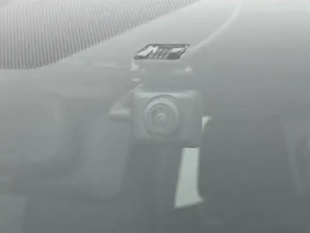 トヨタ ヴォクシー ZS 煌 群馬県 2016(平28)年 6万km ホワイトパールクリスタルシャイン 雹害車　フリップダウンモニター　純正９インチナビ　バックカメラ　両側パワースライドドア　ＬＥＤライト　ＡＨＢ　シートカバー　社外１６インチＡＷ　ステアリングリモコン　ドライブレコーダー　ＥＴＣ