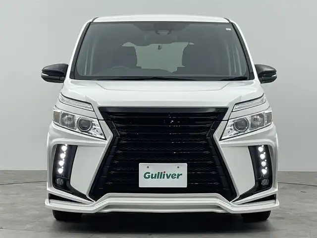 トヨタ ヴォクシー ZS 煌 群馬県 2016(平28)年 6万km ホワイトパールクリスタルシャイン 雹害車　フリップダウンモニター　純正９インチナビ　バックカメラ　両側パワースライドドア　ＬＥＤライト　ＡＨＢ　シートカバー　社外１６インチＡＷ　ステアリングリモコン　ドライブレコーダー　ＥＴＣ