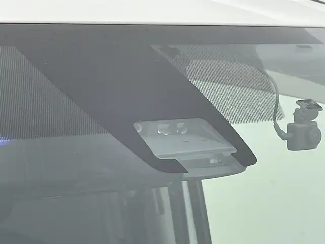 トヨタ ヴォクシー ZS 煌 群馬県 2016(平28)年 6万km ホワイトパールクリスタルシャイン 雹害車　フリップダウンモニター　純正９インチナビ　バックカメラ　両側パワースライドドア　ＬＥＤライト　ＡＨＢ　シートカバー　社外１６インチＡＷ　ステアリングリモコン　ドライブレコーダー　ＥＴＣ