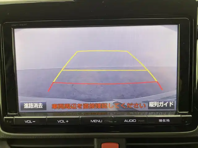 トヨタ ヴォクシー ZS 煌 群馬県 2016(平28)年 6万km ホワイトパールクリスタルシャイン 雹害車　フリップダウンモニター　純正９インチナビ　バックカメラ　両側パワースライドドア　ＬＥＤライト　ＡＨＢ　シートカバー　社外１６インチＡＷ　ステアリングリモコン　ドライブレコーダー　ＥＴＣ