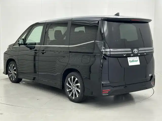 トヨタ ヴォクシー ハイブリッド S－Z 茨城県 2025(令7)年 0.1万km未満 アティチュードブラックマイカ 登録済未使用車/純正10.5型DA/フルセグ/バックカメラ/快適利便パッケージ/AC100V/衝突被害軽減ブレーキ/車線逸脱抑制装置/レーダークルーズコントロール/オートマチックハイビーム/クリアランスソナー/両側電動スライドドア/ETC2.0/シートヒーター/ステアリングヒーター/純正17インチAW/3眼LEDヘッドライト/スマートキー