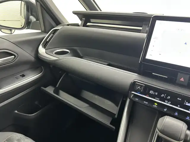 トヨタ ヴォクシー ハイブリッド S－Z 茨城県 2025(令7)年 0.1万km未満 アティチュードブラックマイカ 登録済未使用車/純正10.5型DA/フルセグ/バックカメラ/快適利便パッケージ/AC100V/衝突被害軽減ブレーキ/車線逸脱抑制装置/レーダークルーズコントロール/オートマチックハイビーム/クリアランスソナー/両側電動スライドドア/ETC2.0/シートヒーター/ステアリングヒーター/純正17インチAW/3眼LEDヘッドライト/スマートキー