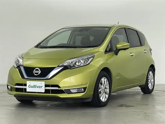 日産 ノート e－パワー メダリスト 群馬県 2018(平30)年 3.7万km オリーブグリーン SRSカーテンエアバッグシステム/＝＝＝＝＝＝＝＝＝/純正ナビ(MM318D-W)/AM/FM/CD/DVD/BT/フルセグ/ETC/インテリジェントアラウンドビューモニター/インテリジェントルームミラー/インテリジェントクルーズコントロール/インテリジェント エマージェンシーブレーキ/LDW（車線逸脱警報）/踏み間違い衝突防止アシスト/フロント&バックソナー/インテリジェント LI（車線逸脱防止支援システム）/車両接近通報装置/スマートキー/プッシュスタート/LEDヘッドライト