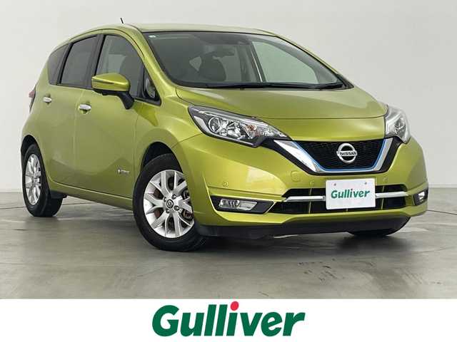 日産 ノート e－パワー メダリスト 群馬県 2018(平30)年 3.7万km オリーブグリーン SRSカーテンエアバッグシステム/＝＝＝＝＝＝＝＝＝/純正ナビ(MM318D-W)/AM/FM/CD/DVD/BT/フルセグ/ETC/インテリジェントアラウンドビューモニター/インテリジェントルームミラー/インテリジェントクルーズコントロール/インテリジェント エマージェンシーブレーキ/LDW（車線逸脱警報）/踏み間違い衝突防止アシスト/フロント&バックソナー/インテリジェント LI（車線逸脱防止支援システム）/車両接近通報装置/スマートキー/プッシュスタート/LEDヘッドライト