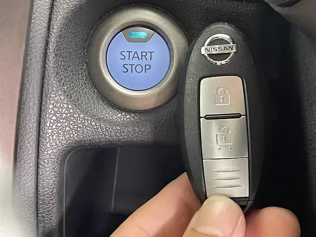 日産 ノート e－パワー メダリスト 群馬県 2018(平30)年 3.7万km オリーブグリーン SRSカーテンエアバッグシステム/＝＝＝＝＝＝＝＝＝/純正ナビ(MM318D-W)/AM/FM/CD/DVD/BT/フルセグ/ETC/インテリジェントアラウンドビューモニター/インテリジェントルームミラー/インテリジェントクルーズコントロール/インテリジェント エマージェンシーブレーキ/LDW（車線逸脱警報）/踏み間違い衝突防止アシスト/フロント&バックソナー/インテリジェント LI（車線逸脱防止支援システム）/車両接近通報装置/スマートキー/プッシュスタート/LEDヘッドライト