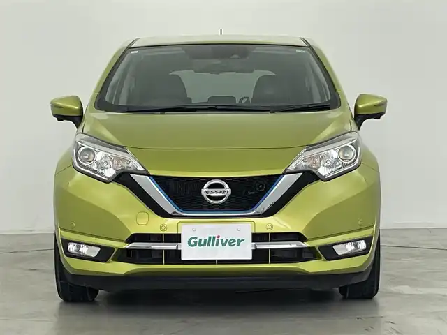 日産 ノート e－パワー メダリスト 群馬県 2018(平30)年 3.7万km オリーブグリーン SRSカーテンエアバッグシステム/＝＝＝＝＝＝＝＝＝/純正ナビ(MM318D-W)/AM/FM/CD/DVD/BT/フルセグ/ETC/インテリジェントアラウンドビューモニター/インテリジェントルームミラー/インテリジェントクルーズコントロール/インテリジェント エマージェンシーブレーキ/LDW（車線逸脱警報）/踏み間違い衝突防止アシスト/フロント&バックソナー/インテリジェント LI（車線逸脱防止支援システム）/車両接近通報装置/スマートキー/プッシュスタート/LEDヘッドライト