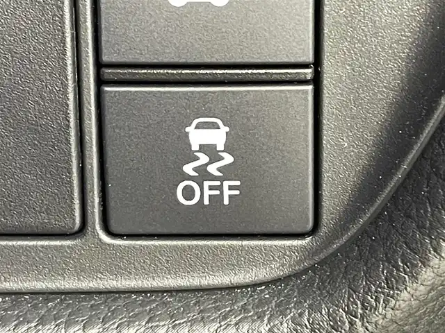 ホンダ ＺＲ－Ｖ ハイブリッド e:HEV Z 沖縄県 2023(令5)年 1.5万km クリスタルブラックパール 純正ディスプレイオーディオ/【Bluetooth/USB/AppleCarPlay/AndroidAuto/フルセグTV】/全方位カメラ/置くだけ充電/BOSEサウンド/ETC2.0/ホンダセンシング/衝突軽減ブレーキ/先行車発進お知らせ機能/歩行者事故低減ステアリング/路外逸脱抑制機能/標識認識機能/アダプティブクルーズコントロール/ブラインドスポットモニター/オートマチックハイビーム/レザーシート/・前席パワーシート/前席シートヒーター/ステアリングスイッチ/ステアリングヒーター/パドルシフト/純正エアロ/LEDヘッドライト/・オートライト/純正18インチアルミホイール/前席純正フロアマット/ABS/横滑り防止装置/ダウンヒルアシスト/プッシュスタート/スマートキー/スペアキー/取扱説明書/保証書