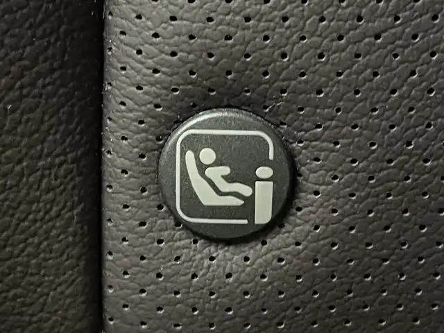 ホンダ ＺＲ－Ｖ ハイブリッド e:HEV Z 沖縄県 2023(令5)年 1.5万km クリスタルブラックパール 純正ディスプレイオーディオ/【Bluetooth/USB/AppleCarPlay/AndroidAuto/フルセグTV】/全方位カメラ/置くだけ充電/BOSEサウンド/ETC2.0/ホンダセンシング/衝突軽減ブレーキ/先行車発進お知らせ機能/歩行者事故低減ステアリング/路外逸脱抑制機能/標識認識機能/アダプティブクルーズコントロール/ブラインドスポットモニター/オートマチックハイビーム/レザーシート/・前席パワーシート/前席シートヒーター/ステアリングスイッチ/ステアリングヒーター/パドルシフト/純正エアロ/LEDヘッドライト/・オートライト/純正18インチアルミホイール/前席純正フロアマット/ABS/横滑り防止装置/ダウンヒルアシスト/プッシュスタート/スマートキー/スペアキー/取扱説明書/保証書