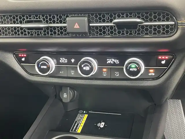 ホンダ ＺＲ－Ｖ ハイブリッド e:HEV Z 沖縄県 2023(令5)年 1.5万km クリスタルブラックパール 純正ディスプレイオーディオ/【Bluetooth/USB/AppleCarPlay/AndroidAuto/フルセグTV】/全方位カメラ/置くだけ充電/BOSEサウンド/ETC2.0/ホンダセンシング/衝突軽減ブレーキ/先行車発進お知らせ機能/歩行者事故低減ステアリング/路外逸脱抑制機能/標識認識機能/アダプティブクルーズコントロール/ブラインドスポットモニター/オートマチックハイビーム/レザーシート/・前席パワーシート/前席シートヒーター/ステアリングスイッチ/ステアリングヒーター/パドルシフト/純正エアロ/LEDヘッドライト/・オートライト/純正18インチアルミホイール/前席純正フロアマット/ABS/横滑り防止装置/ダウンヒルアシスト/プッシュスタート/スマートキー/スペアキー/取扱説明書/保証書