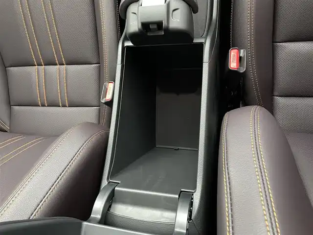 ホンダ ＺＲ－Ｖ ハイブリッド e:HEV Z 沖縄県 2023(令5)年 1.5万km クリスタルブラックパール 純正ディスプレイオーディオ/【Bluetooth/USB/AppleCarPlay/AndroidAuto/フルセグTV】/全方位カメラ/置くだけ充電/BOSEサウンド/ETC2.0/ホンダセンシング/衝突軽減ブレーキ/先行車発進お知らせ機能/歩行者事故低減ステアリング/路外逸脱抑制機能/標識認識機能/アダプティブクルーズコントロール/ブラインドスポットモニター/オートマチックハイビーム/レザーシート/・前席パワーシート/前席シートヒーター/ステアリングスイッチ/ステアリングヒーター/パドルシフト/純正エアロ/LEDヘッドライト/・オートライト/純正18インチアルミホイール/前席純正フロアマット/ABS/横滑り防止装置/ダウンヒルアシスト/プッシュスタート/スマートキー/スペアキー/取扱説明書/保証書