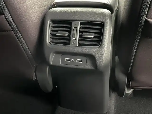 ホンダ ＺＲ－Ｖ ハイブリッド e:HEV Z 沖縄県 2023(令5)年 1.5万km クリスタルブラックパール 純正ディスプレイオーディオ/【Bluetooth/USB/AppleCarPlay/AndroidAuto/フルセグTV】/全方位カメラ/置くだけ充電/BOSEサウンド/ETC2.0/ホンダセンシング/衝突軽減ブレーキ/先行車発進お知らせ機能/歩行者事故低減ステアリング/路外逸脱抑制機能/標識認識機能/アダプティブクルーズコントロール/ブラインドスポットモニター/オートマチックハイビーム/レザーシート/・前席パワーシート/前席シートヒーター/ステアリングスイッチ/ステアリングヒーター/パドルシフト/純正エアロ/LEDヘッドライト/・オートライト/純正18インチアルミホイール/前席純正フロアマット/ABS/横滑り防止装置/ダウンヒルアシスト/プッシュスタート/スマートキー/スペアキー/取扱説明書/保証書