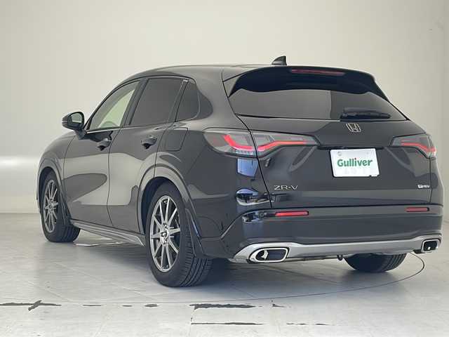 ホンダ ＺＲ－Ｖ ハイブリッド e:HEV Z 沖縄県 2023(令5)年 1.5万km クリスタルブラックパール 純正ディスプレイオーディオ/【Bluetooth/USB/AppleCarPlay/AndroidAuto/フルセグTV】/全方位カメラ/置くだけ充電/BOSEサウンド/ETC2.0/ホンダセンシング/衝突軽減ブレーキ/先行車発進お知らせ機能/歩行者事故低減ステアリング/路外逸脱抑制機能/標識認識機能/アダプティブクルーズコントロール/ブラインドスポットモニター/オートマチックハイビーム/レザーシート/・前席パワーシート/前席シートヒーター/ステアリングスイッチ/ステアリングヒーター/パドルシフト/純正エアロ/LEDヘッドライト/・オートライト/純正18インチアルミホイール/前席純正フロアマット/ABS/横滑り防止装置/ダウンヒルアシスト/プッシュスタート/スマートキー/スペアキー/取扱説明書/保証書