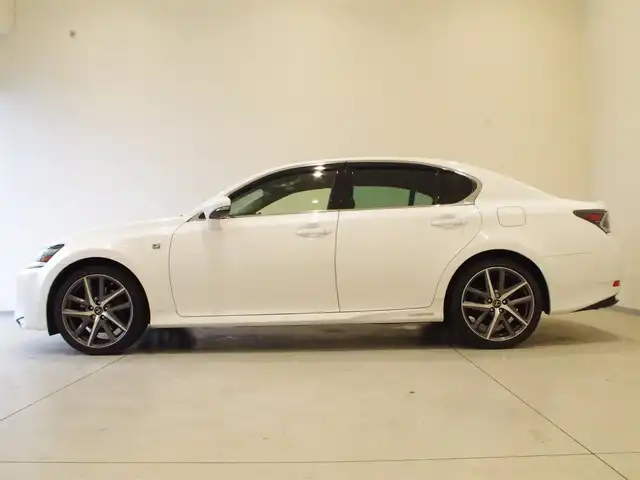 レクサス ＧＳ 300h Fスポーツ 岐阜県 2016(平28)年 4.2万km ホワイトノーヴァガラスフレーク ワンオーナー/純正メモリナビ/【フルセグTV/USB/Bluetooth】/バックカメラ/プリクラッシュセーフティー/レーダークルーズコントロール/レーンキーピングアシスト/ヒルスタートアシストコントロール/車両接近通報装置/クリアランスソナー/レクサスクライメントコンシェルジュ/本革シート/パワーシート/前席シートヒーター/前席シートベンチレーター/ステアリングヒーター/純正19インチアルミホイール/三眼フルLEDヘッドライト/オートLEDライト/オートマチックハイビーム/ビークルスタビリティコントロール/イモビライザー/ビルトインETC2.0/ドライブレコーダー(CSD-500EHR)/純正フロアマット/カーテンエアバッグ/プッシュスタート/スマートキー/スマートカードキー/スペアキー/取扱説明書/保証書