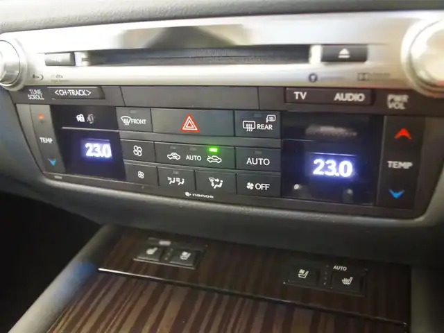 レクサス ＧＳ 300h Fスポーツ 岐阜県 2016(平28)年 4.2万km ホワイトノーヴァガラスフレーク ワンオーナー/純正メモリナビ/【フルセグTV/USB/Bluetooth】/バックカメラ/プリクラッシュセーフティー/レーダークルーズコントロール/レーンキーピングアシスト/ヒルスタートアシストコントロール/車両接近通報装置/クリアランスソナー/レクサスクライメントコンシェルジュ/本革シート/パワーシート/前席シートヒーター/前席シートベンチレーター/ステアリングヒーター/純正19インチアルミホイール/三眼フルLEDヘッドライト/オートLEDライト/オートマチックハイビーム/ビークルスタビリティコントロール/イモビライザー/ビルトインETC2.0/ドライブレコーダー(CSD-500EHR)/純正フロアマット/カーテンエアバッグ/プッシュスタート/スマートキー/スマートカードキー/スペアキー/取扱説明書/保証書