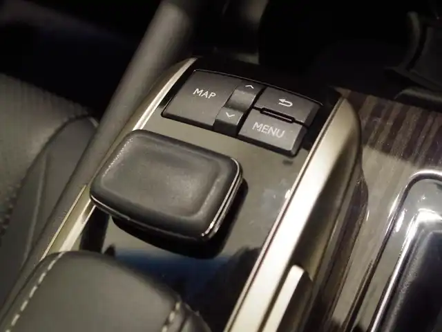 レクサス ＧＳ 300h Fスポーツ 岐阜県 2016(平28)年 4.2万km ホワイトノーヴァガラスフレーク ワンオーナー/純正メモリナビ/【フルセグTV/USB/Bluetooth】/バックカメラ/プリクラッシュセーフティー/レーダークルーズコントロール/レーンキーピングアシスト/ヒルスタートアシストコントロール/車両接近通報装置/クリアランスソナー/レクサスクライメントコンシェルジュ/本革シート/パワーシート/前席シートヒーター/前席シートベンチレーター/ステアリングヒーター/純正19インチアルミホイール/三眼フルLEDヘッドライト/オートLEDライト/オートマチックハイビーム/ビークルスタビリティコントロール/イモビライザー/ビルトインETC2.0/ドライブレコーダー(CSD-500EHR)/純正フロアマット/カーテンエアバッグ/プッシュスタート/スマートキー/スマートカードキー/スペアキー/取扱説明書/保証書