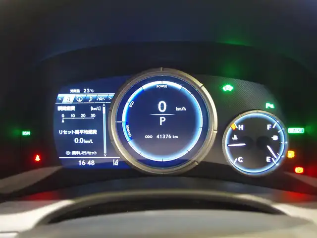 レクサス ＧＳ 300h Fスポーツ 岐阜県 2016(平28)年 4.2万km ホワイトノーヴァガラスフレーク ワンオーナー/純正メモリナビ/【フルセグTV/USB/Bluetooth】/バックカメラ/プリクラッシュセーフティー/レーダークルーズコントロール/レーンキーピングアシスト/ヒルスタートアシストコントロール/車両接近通報装置/クリアランスソナー/レクサスクライメントコンシェルジュ/本革シート/パワーシート/前席シートヒーター/前席シートベンチレーター/ステアリングヒーター/純正19インチアルミホイール/三眼フルLEDヘッドライト/オートLEDライト/オートマチックハイビーム/ビークルスタビリティコントロール/イモビライザー/ビルトインETC2.0/ドライブレコーダー(CSD-500EHR)/純正フロアマット/カーテンエアバッグ/プッシュスタート/スマートキー/スマートカードキー/スペアキー/取扱説明書/保証書