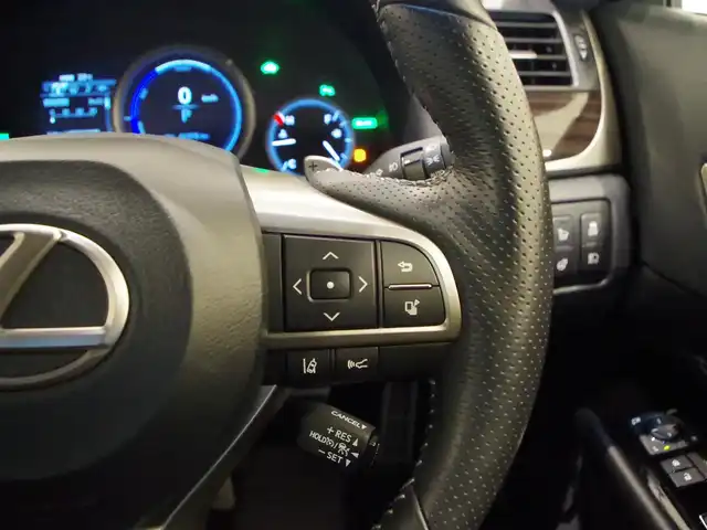 レクサス ＧＳ 300h Fスポーツ 岐阜県 2016(平28)年 4.2万km ホワイトノーヴァガラスフレーク ワンオーナー/純正メモリナビ/【フルセグTV/USB/Bluetooth】/バックカメラ/プリクラッシュセーフティー/レーダークルーズコントロール/レーンキーピングアシスト/ヒルスタートアシストコントロール/車両接近通報装置/クリアランスソナー/レクサスクライメントコンシェルジュ/本革シート/パワーシート/前席シートヒーター/前席シートベンチレーター/ステアリングヒーター/純正19インチアルミホイール/三眼フルLEDヘッドライト/オートLEDライト/オートマチックハイビーム/ビークルスタビリティコントロール/イモビライザー/ビルトインETC2.0/ドライブレコーダー(CSD-500EHR)/純正フロアマット/カーテンエアバッグ/プッシュスタート/スマートキー/スマートカードキー/スペアキー/取扱説明書/保証書
