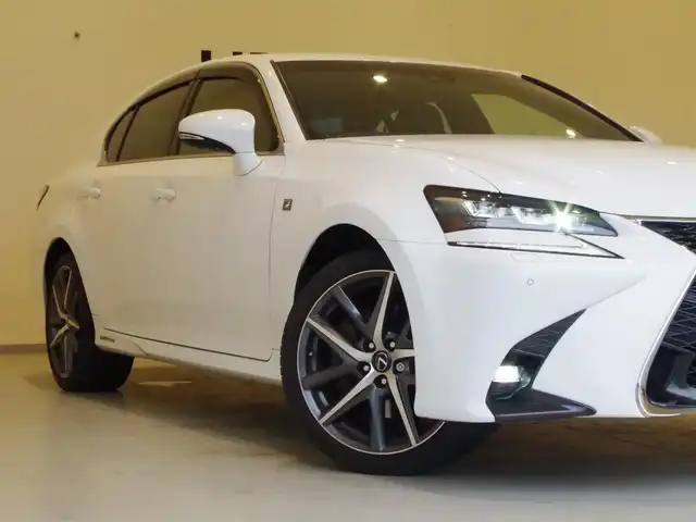 レクサス ＧＳ 300h Fスポーツ 岐阜県 2016(平28)年 4.2万km ホワイトノーヴァガラスフレーク ワンオーナー/純正メモリナビ/【フルセグTV/USB/Bluetooth】/バックカメラ/プリクラッシュセーフティー/レーダークルーズコントロール/レーンキーピングアシスト/ヒルスタートアシストコントロール/車両接近通報装置/クリアランスソナー/レクサスクライメントコンシェルジュ/本革シート/パワーシート/前席シートヒーター/前席シートベンチレーター/ステアリングヒーター/純正19インチアルミホイール/三眼フルLEDヘッドライト/オートLEDライト/オートマチックハイビーム/ビークルスタビリティコントロール/イモビライザー/ビルトインETC2.0/ドライブレコーダー(CSD-500EHR)/純正フロアマット/カーテンエアバッグ/プッシュスタート/スマートキー/スマートカードキー/スペアキー/取扱説明書/保証書