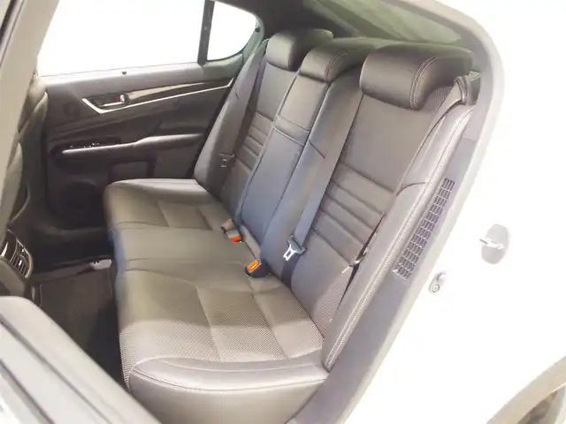 レクサス ＧＳ 300h Fスポーツ 岐阜県 2016(平28)年 4.2万km ホワイトノーヴァガラスフレーク ワンオーナー/純正メモリナビ/【フルセグTV/USB/Bluetooth】/バックカメラ/プリクラッシュセーフティー/レーダークルーズコントロール/レーンキーピングアシスト/ヒルスタートアシストコントロール/車両接近通報装置/クリアランスソナー/レクサスクライメントコンシェルジュ/本革シート/パワーシート/前席シートヒーター/前席シートベンチレーター/ステアリングヒーター/純正19インチアルミホイール/三眼フルLEDヘッドライト/オートLEDライト/オートマチックハイビーム/ビークルスタビリティコントロール/イモビライザー/ビルトインETC2.0/ドライブレコーダー(CSD-500EHR)/純正フロアマット/カーテンエアバッグ/プッシュスタート/スマートキー/スマートカードキー/スペアキー/取扱説明書/保証書