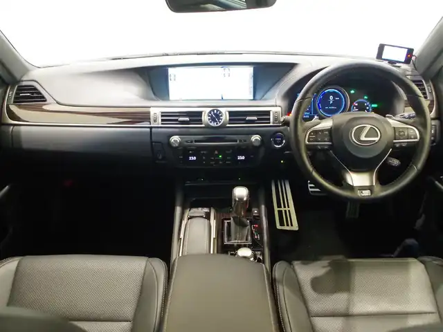 レクサス ＧＳ 300h Fスポーツ 岐阜県 2016(平28)年 4.2万km ホワイトノーヴァガラスフレーク ワンオーナー/純正メモリナビ/【フルセグTV/USB/Bluetooth】/バックカメラ/プリクラッシュセーフティー/レーダークルーズコントロール/レーンキーピングアシスト/ヒルスタートアシストコントロール/車両接近通報装置/クリアランスソナー/レクサスクライメントコンシェルジュ/本革シート/パワーシート/前席シートヒーター/前席シートベンチレーター/ステアリングヒーター/純正19インチアルミホイール/三眼フルLEDヘッドライト/オートLEDライト/オートマチックハイビーム/ビークルスタビリティコントロール/イモビライザー/ビルトインETC2.0/ドライブレコーダー(CSD-500EHR)/純正フロアマット/カーテンエアバッグ/プッシュスタート/スマートキー/スマートカードキー/スペアキー/取扱説明書/保証書