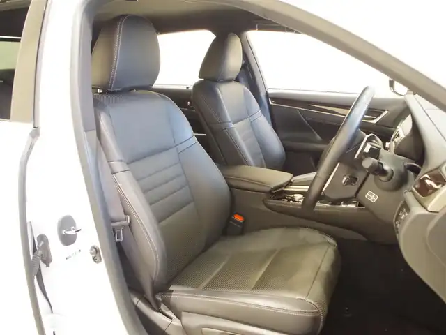 レクサス ＧＳ 300h Fスポーツ 岐阜県 2016(平28)年 4.2万km ホワイトノーヴァガラスフレーク ワンオーナー/純正メモリナビ/【フルセグTV/USB/Bluetooth】/バックカメラ/プリクラッシュセーフティー/レーダークルーズコントロール/レーンキーピングアシスト/ヒルスタートアシストコントロール/車両接近通報装置/クリアランスソナー/レクサスクライメントコンシェルジュ/本革シート/パワーシート/前席シートヒーター/前席シートベンチレーター/ステアリングヒーター/純正19インチアルミホイール/三眼フルLEDヘッドライト/オートLEDライト/オートマチックハイビーム/ビークルスタビリティコントロール/イモビライザー/ビルトインETC2.0/ドライブレコーダー(CSD-500EHR)/純正フロアマット/カーテンエアバッグ/プッシュスタート/スマートキー/スマートカードキー/スペアキー/取扱説明書/保証書