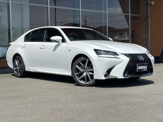レクサス ＧＳ 300h Fスポーツ 岐阜県 2016(平28)年 4.2万km ホワイトノーヴァガラスフレーク ワンオーナー/純正メモリナビ/【フルセグTV/USB/Bluetooth】/バックカメラ/プリクラッシュセーフティー/レーダークルーズコントロール/レーンキーピングアシスト/ヒルスタートアシストコントロール/車両接近通報装置/クリアランスソナー/レクサスクライメントコンシェルジュ/本革シート/パワーシート/前席シートヒーター/前席シートベンチレーター/ステアリングヒーター/純正19インチアルミホイール/三眼フルLEDヘッドライト/オートLEDライト/オートマチックハイビーム/ビークルスタビリティコントロール/イモビライザー/ビルトインETC2.0/ドライブレコーダー(CSD-500EHR)/純正フロアマット/カーテンエアバッグ/プッシュスタート/スマートキー/スマートカードキー/スペアキー/取扱説明書/保証書
