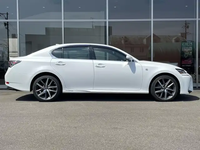 レクサス ＧＳ 300h Fスポーツ 岐阜県 2016(平28)年 4.2万km ホワイトノーヴァガラスフレーク ワンオーナー/純正メモリナビ/【フルセグTV/USB/Bluetooth】/バックカメラ/プリクラッシュセーフティー/レーダークルーズコントロール/レーンキーピングアシスト/ヒルスタートアシストコントロール/車両接近通報装置/クリアランスソナー/レクサスクライメントコンシェルジュ/本革シート/パワーシート/前席シートヒーター/前席シートベンチレーター/ステアリングヒーター/純正19インチアルミホイール/三眼フルLEDヘッドライト/オートLEDライト/オートマチックハイビーム/ビークルスタビリティコントロール/イモビライザー/ビルトインETC2.0/ドライブレコーダー(CSD-500EHR)/純正フロアマット/カーテンエアバッグ/プッシュスタート/スマートキー/スマートカードキー/スペアキー/取扱説明書/保証書