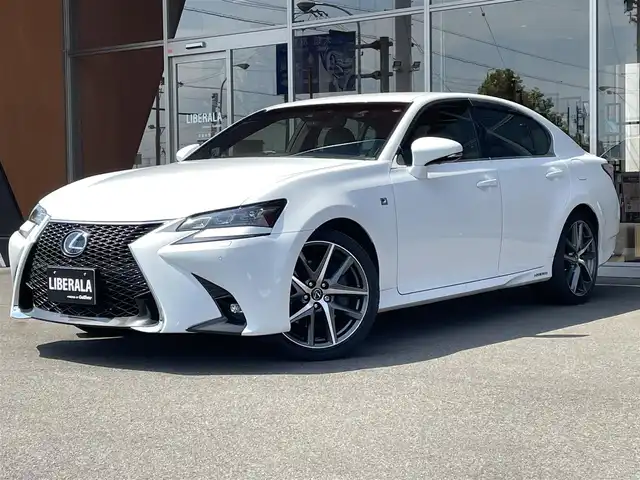 レクサス ＧＳ 300h Fスポーツ 岐阜県 2016(平28)年 4.2万km ホワイトノーヴァガラスフレーク ワンオーナー/純正メモリナビ/【フルセグTV/USB/Bluetooth】/バックカメラ/プリクラッシュセーフティー/レーダークルーズコントロール/レーンキーピングアシスト/ヒルスタートアシストコントロール/車両接近通報装置/クリアランスソナー/レクサスクライメントコンシェルジュ/本革シート/パワーシート/前席シートヒーター/前席シートベンチレーター/ステアリングヒーター/純正19インチアルミホイール/三眼フルLEDヘッドライト/オートLEDライト/オートマチックハイビーム/ビークルスタビリティコントロール/イモビライザー/ビルトインETC2.0/ドライブレコーダー(CSD-500EHR)/純正フロアマット/カーテンエアバッグ/プッシュスタート/スマートキー/スマートカードキー/スペアキー/取扱説明書/保証書