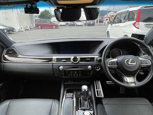 レクサス ＧＳ 300h Fスポーツ 静岡県 2016(平28)年 4.2万km ホワイトノーヴァガラスフレーク ●純正12.3インチナビ/(フルセグ/CD/DVD/Bluetooth/AUX)/●レザーシート/●前席パワーシート(運転席シートメモリ付き)/●前席シートヒーター＆エアシート/●バックカメラ/●レーダークルーズコントロール/●ブラインドスポットモニター/●衝突被害軽減システム/●レーンキープアシスト/●前後コーナーセンサー/●電動パーキングブレーキ/●オートブレーキホールド/●三眼LEDライト＆フォグランプ/●オートライト/●オートマチックハイビーム/●革巻きステアリング/●ステアリングスイッチ/●ステアリングヒーター/●ETC2.0/●前方ドライブレコーダー/●電動リアサンシェード/●電動リアゲート/●ドアバイザー/●スマートキー/●プッシュスタート/●純正フロアマット/●純正19インチアルミホイール/●W＋サイド＋カーテンSRS＋ABS/●保証書/●取扱説明書