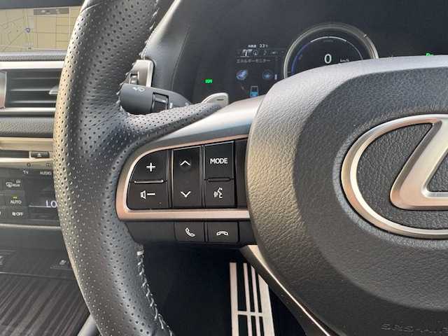 レクサス ＧＳ 300h Fスポーツ 静岡県 2016(平28)年 4.2万km ホワイトノーヴァガラスフレーク ●純正12.3インチナビ/(フルセグ/CD/DVD/Bluetooth/AUX)/●レザーシート/●前席パワーシート(運転席シートメモリ付き)/●前席シートヒーター＆エアシート/●バックカメラ/●レーダークルーズコントロール/●ブラインドスポットモニター/●衝突被害軽減システム/●レーンキープアシスト/●前後コーナーセンサー/●電動パーキングブレーキ/●オートブレーキホールド/●三眼LEDライト＆フォグランプ/●オートライト/●オートマチックハイビーム/●革巻きステアリング/●ステアリングスイッチ/●ステアリングヒーター/●ETC2.0/●前方ドライブレコーダー/●電動リアサンシェード/●電動リアゲート/●ドアバイザー/●スマートキー/●プッシュスタート/●純正フロアマット/●純正19インチアルミホイール/●W＋サイド＋カーテンSRS＋ABS/●保証書/●取扱説明書