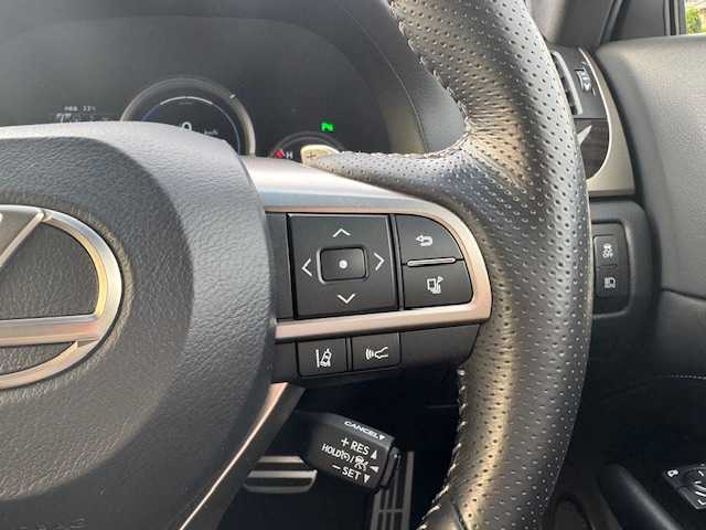 レクサス ＧＳ 300h Fスポーツ 静岡県 2016(平28)年 4.2万km ホワイトノーヴァガラスフレーク ●純正12.3インチナビ/(フルセグ/CD/DVD/Bluetooth/AUX)/●レザーシート/●前席パワーシート(運転席シートメモリ付き)/●前席シートヒーター＆エアシート/●バックカメラ/●レーダークルーズコントロール/●ブラインドスポットモニター/●衝突被害軽減システム/●レーンキープアシスト/●前後コーナーセンサー/●電動パーキングブレーキ/●オートブレーキホールド/●三眼LEDライト＆フォグランプ/●オートライト/●オートマチックハイビーム/●革巻きステアリング/●ステアリングスイッチ/●ステアリングヒーター/●ETC2.0/●前方ドライブレコーダー/●電動リアサンシェード/●電動リアゲート/●ドアバイザー/●スマートキー/●プッシュスタート/●純正フロアマット/●純正19インチアルミホイール/●W＋サイド＋カーテンSRS＋ABS/●保証書/●取扱説明書
