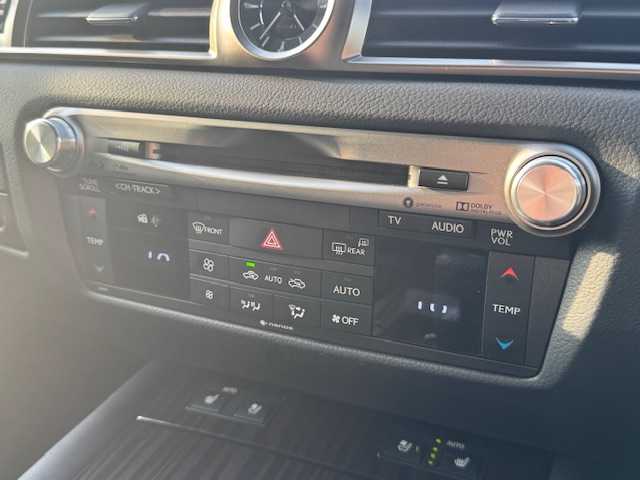 レクサス ＧＳ 300h Fスポーツ 静岡県 2016(平28)年 4.2万km ホワイトノーヴァガラスフレーク ●純正12.3インチナビ/(フルセグ/CD/DVD/Bluetooth/AUX)/●レザーシート/●前席パワーシート(運転席シートメモリ付き)/●前席シートヒーター＆エアシート/●バックカメラ/●レーダークルーズコントロール/●ブラインドスポットモニター/●衝突被害軽減システム/●レーンキープアシスト/●前後コーナーセンサー/●電動パーキングブレーキ/●オートブレーキホールド/●三眼LEDライト＆フォグランプ/●オートライト/●オートマチックハイビーム/●革巻きステアリング/●ステアリングスイッチ/●ステアリングヒーター/●ETC2.0/●前方ドライブレコーダー/●電動リアサンシェード/●電動リアゲート/●ドアバイザー/●スマートキー/●プッシュスタート/●純正フロアマット/●純正19インチアルミホイール/●W＋サイド＋カーテンSRS＋ABS/●保証書/●取扱説明書