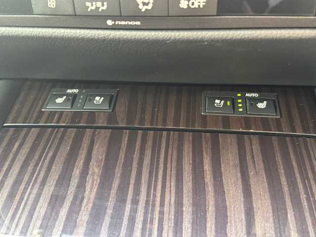 レクサス ＧＳ 300h Fスポーツ 静岡県 2016(平28)年 4.2万km ホワイトノーヴァガラスフレーク ●純正12.3インチナビ/(フルセグ/CD/DVD/Bluetooth/AUX)/●レザーシート/●前席パワーシート(運転席シートメモリ付き)/●前席シートヒーター＆エアシート/●バックカメラ/●レーダークルーズコントロール/●ブラインドスポットモニター/●衝突被害軽減システム/●レーンキープアシスト/●前後コーナーセンサー/●電動パーキングブレーキ/●オートブレーキホールド/●三眼LEDライト＆フォグランプ/●オートライト/●オートマチックハイビーム/●革巻きステアリング/●ステアリングスイッチ/●ステアリングヒーター/●ETC2.0/●前方ドライブレコーダー/●電動リアサンシェード/●電動リアゲート/●ドアバイザー/●スマートキー/●プッシュスタート/●純正フロアマット/●純正19インチアルミホイール/●W＋サイド＋カーテンSRS＋ABS/●保証書/●取扱説明書