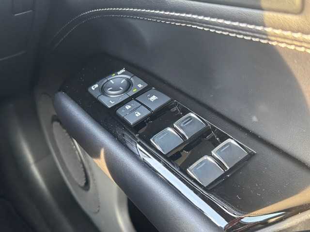レクサス ＧＳ 300h Fスポーツ 静岡県 2016(平28)年 4.2万km ホワイトノーヴァガラスフレーク ●純正12.3インチナビ/(フルセグ/CD/DVD/Bluetooth/AUX)/●レザーシート/●前席パワーシート(運転席シートメモリ付き)/●前席シートヒーター＆エアシート/●バックカメラ/●レーダークルーズコントロール/●ブラインドスポットモニター/●衝突被害軽減システム/●レーンキープアシスト/●前後コーナーセンサー/●電動パーキングブレーキ/●オートブレーキホールド/●三眼LEDライト＆フォグランプ/●オートライト/●オートマチックハイビーム/●革巻きステアリング/●ステアリングスイッチ/●ステアリングヒーター/●ETC2.0/●前方ドライブレコーダー/●電動リアサンシェード/●電動リアゲート/●ドアバイザー/●スマートキー/●プッシュスタート/●純正フロアマット/●純正19インチアルミホイール/●W＋サイド＋カーテンSRS＋ABS/●保証書/●取扱説明書