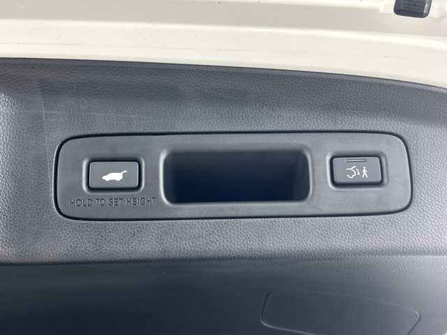 ホンダ ヴェゼル ハイブリッド e:HEV Z 愛知県 2024(令6)年 0.9万km プラチナホワイトパール ワンオーナー/禁煙車/純正9インチナビ/（AM/FM/Bluetooth/USB/フルセグTV）/バックカメラ/シーケンシャルウインカー/ワイヤレス充電/ホンダセンシング/・衝突軽減ブレーキ/・レーダークルーズコントロール/・レーンキープアシスト/・オートマチックハイビーム/・ブラインドスポットモニター/・クリアランスソナー/ダウンヒルアシスト/ETC2.0/ステアリングヒーター/シートヒーター/パドルシフト/スマートキー/プッシュスタート/LEDヘッドライト/フロントフォグライト/純正18インチアルミホイール/純正フロアマット