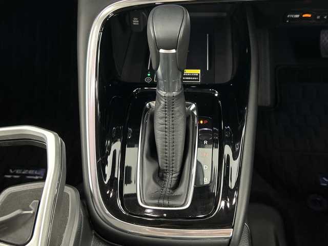 ホンダ ヴェゼル ハイブリッド e:HEV Z 愛知県 2024(令6)年 0.9万km プラチナホワイトパール ワンオーナー/禁煙車/純正9インチナビ/（AM/FM/Bluetooth/USB/フルセグTV）/バックカメラ/シーケンシャルウインカー/ワイヤレス充電/ホンダセンシング/・衝突軽減ブレーキ/・レーダークルーズコントロール/・レーンキープアシスト/・オートマチックハイビーム/・ブラインドスポットモニター/・クリアランスソナー/ダウンヒルアシスト/ETC2.0/ステアリングヒーター/シートヒーター/パドルシフト/スマートキー/プッシュスタート/LEDヘッドライト/フロントフォグライト/純正18インチアルミホイール/純正フロアマット
