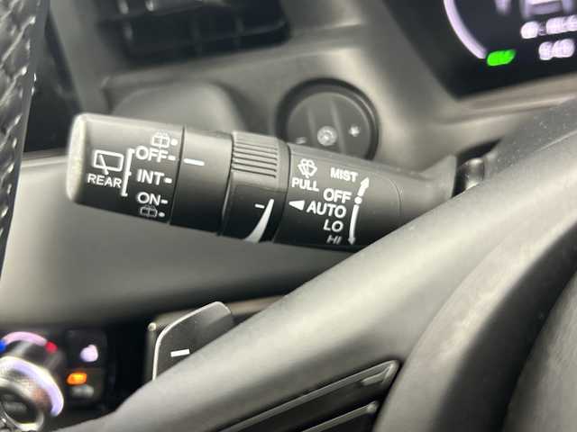 ホンダ ヴェゼル ハイブリッド e:HEV Z 愛知県 2024(令6)年 0.9万km プラチナホワイトパール ワンオーナー/禁煙車/純正9インチナビ/（AM/FM/Bluetooth/USB/フルセグTV）/バックカメラ/シーケンシャルウインカー/ワイヤレス充電/ホンダセンシング/・衝突軽減ブレーキ/・レーダークルーズコントロール/・レーンキープアシスト/・オートマチックハイビーム/・ブラインドスポットモニター/・クリアランスソナー/ダウンヒルアシスト/ETC2.0/ステアリングヒーター/シートヒーター/パドルシフト/スマートキー/プッシュスタート/LEDヘッドライト/フロントフォグライト/純正18インチアルミホイール/純正フロアマット