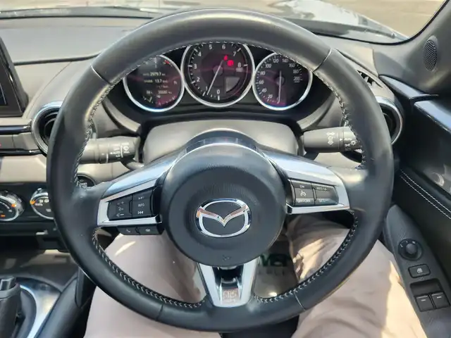 マツダ ロードスター ネイビー トップ 宮城県 2022(令4)年 3.6万km マシーングレープレミアムM 6MT/純正ナビ(Bluetooth/CD/DVD)/フルセグTV/クルーズコントロール/パーキングセンサー/セーフティパッケージ/・アダプティブLEDヘッドランプ/・ドライバーアテンションアラート/・交通標識認識システム/i-ACTIVSENSE/・ブラインドスポットモニタリング/・車線逸脱警報システム/・アドバンストスマートシティブレーキサポート/・スマートシティブレーキサポート(後退時)/本革巻きステアリング/ステアリングスイッチ/ブラック革シート/両席シートヒーター/純正16インチアルミホイール/アドバンストキーレスエントリーシステム/禁煙車