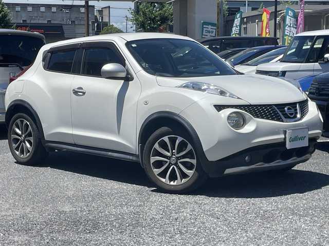 日産 ジューク 16GT FOUR プレミアムホワイト 大阪府 2012(平24)年 8.1万km ブリリアントホワイトパール ブーストモード搭載/純正ナビ/-Bluetooth/フルセグTV/CD/DVD/FM/AM/レーダー探知機/パートタイム４WD/ETC/プッシュスタート/スマートキー/横滑り防止機能