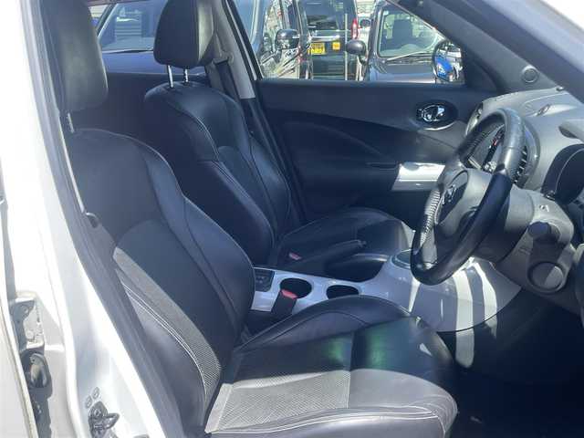 日産 ジューク 16GT FOUR プレミアムホワイト 大阪府 2012(平24)年 8.1万km ブリリアントホワイトパール ブーストモード搭載/純正ナビ/-Bluetooth/フルセグTV/CD/DVD/FM/AM/レーダー探知機/パートタイム４WD/ETC/プッシュスタート/スマートキー/横滑り防止機能