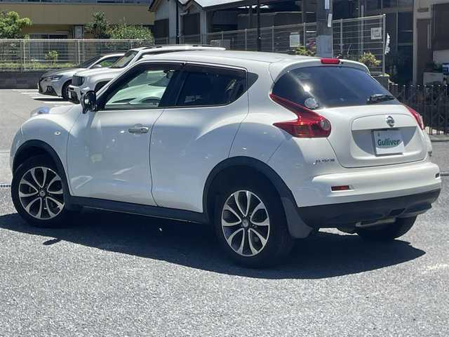 日産 ジューク 16GT FOUR プレミアムホワイト 大阪府 2012(平24)年 8.1万km ブリリアントホワイトパール ブーストモード搭載/純正ナビ/-Bluetooth/フルセグTV/CD/DVD/FM/AM/レーダー探知機/パートタイム４WD/ETC/プッシュスタート/スマートキー/横滑り防止機能