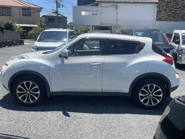 日産 ジューク 16GT FOUR プレミアムホワイト 大阪府 2012(平24)年 8.1万km ブリリアントホワイトパール ブーストモード搭載/純正ナビ/-Bluetooth/フルセグTV/CD/DVD/FM/AM/レーダー探知機/パートタイム４WD/ETC/プッシュスタート/スマートキー/横滑り防止機能